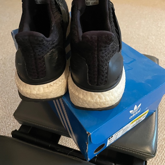 Adidas Ultra Boost Women 10.5 (Lightly Used) - Picture 3 of 4